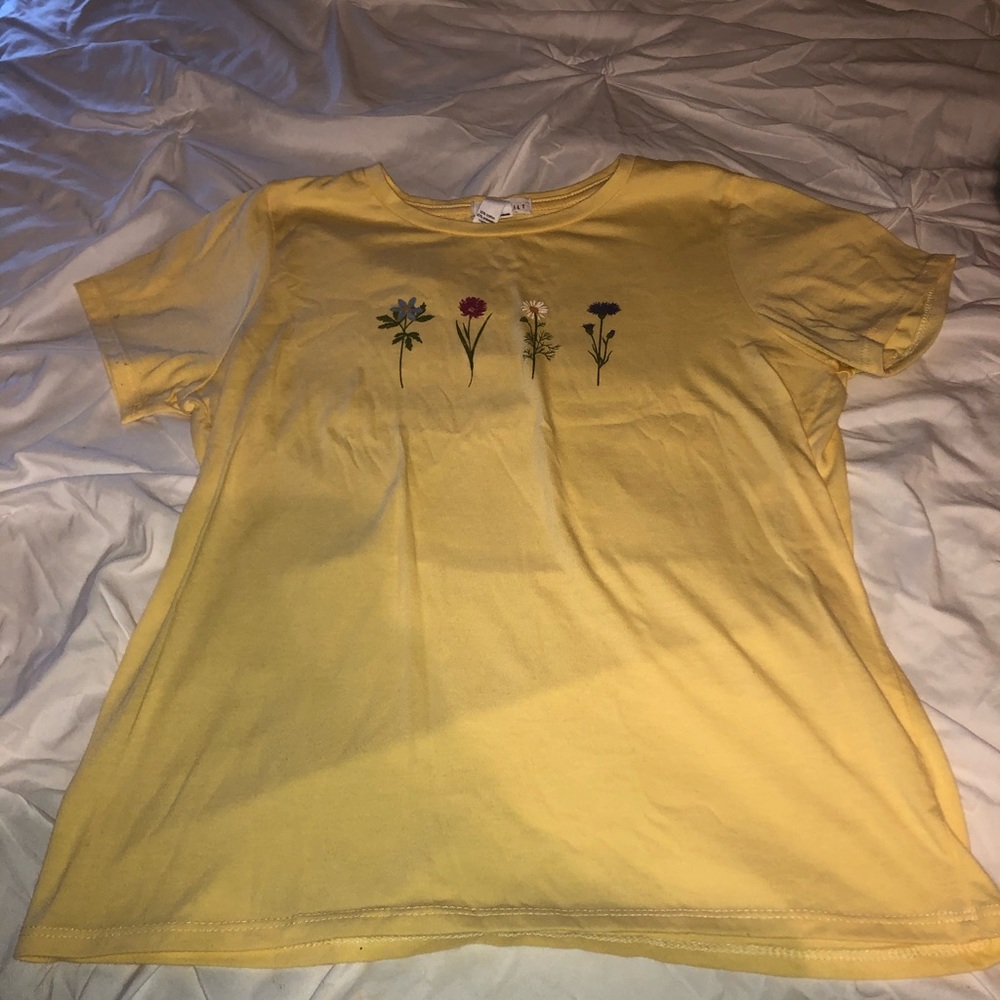 Full tilt size small yellow t shirt